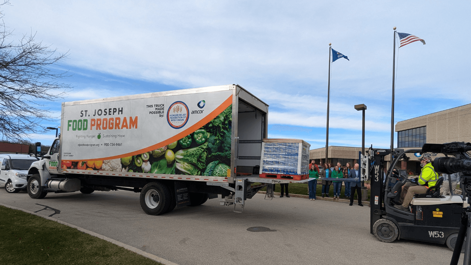 Amcor & Kraft Heinz donate 78,000 boxes of Mac & Cheese