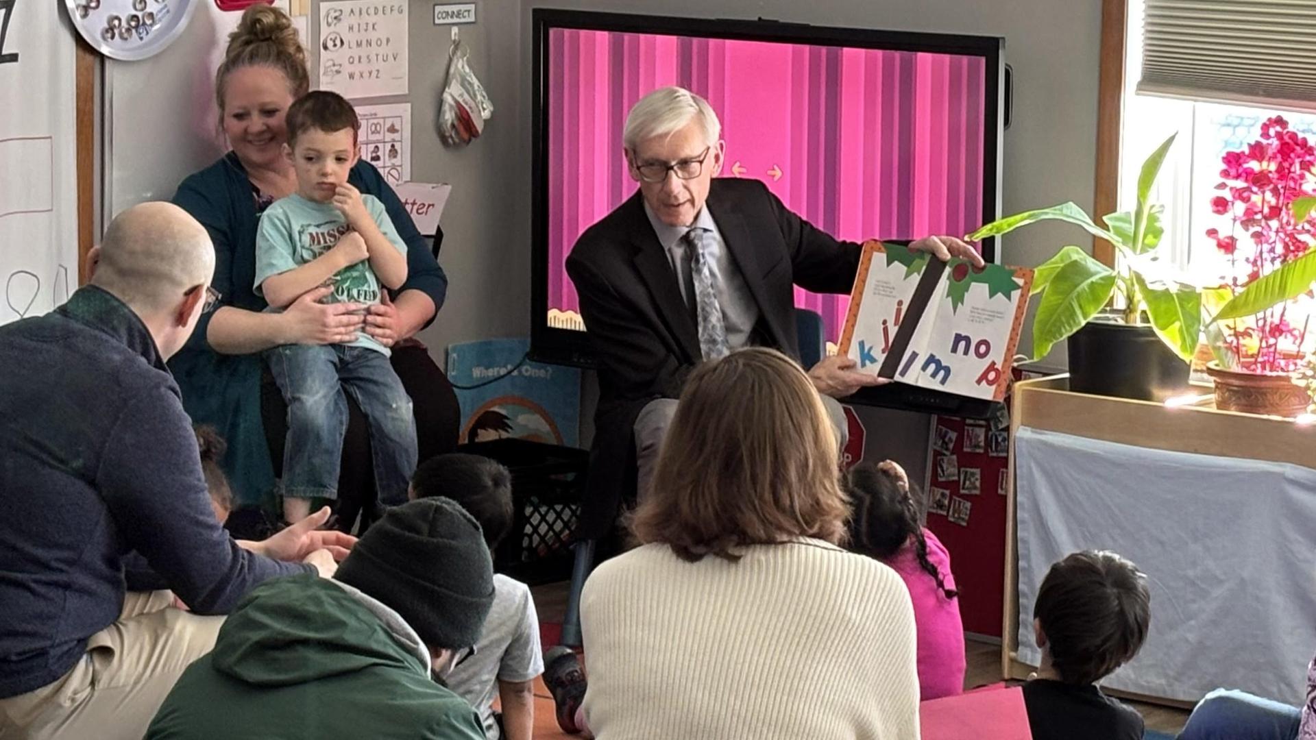 Northwest Wisconsin Head Start Programs Visited by Governor