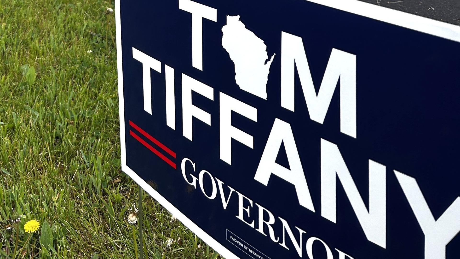 Tom Tiffany campaigns with Scott Walker in Green Bay