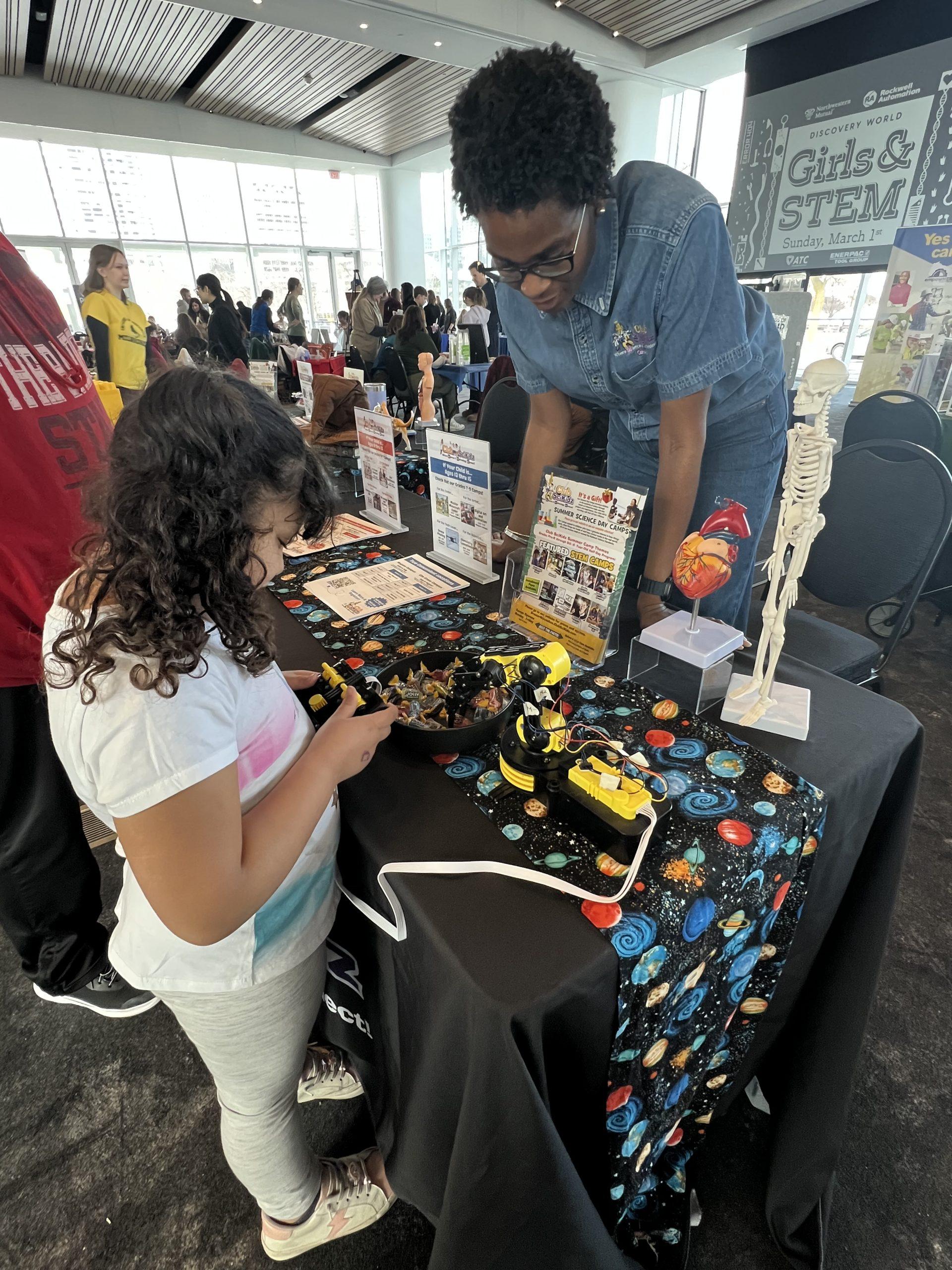 Milwaukee Girls Get Hands on Experience with STEM at Discovery World Event